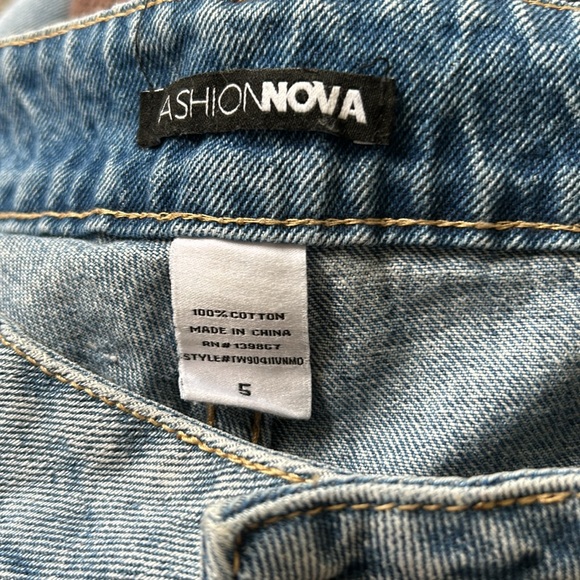 Fashion Nova “bend the rules slouch fit jeans” - Picture 4 of 4